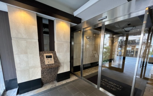 Apartment 2 minutes in front of Osaka Station for sale with lease (4)