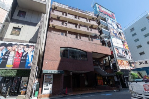 Apartment in Shinjuku Station in the heart of Tokyo for sale with lease (1)