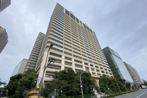 Rare 1,000 square foot 4 bedroom property in Namba, Osaka with lease (1)