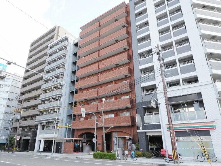 4high return apartment for sale within walking distance to shinsaibashi, offering a solid return of 6.11%