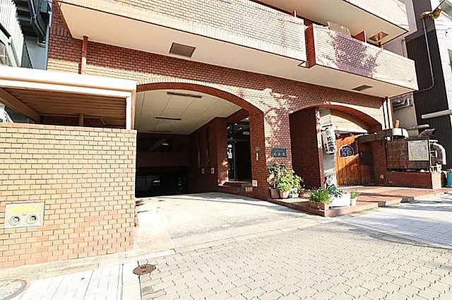7high return apartment for sale within walking distance to shinsaibashi, offering a solid return of 6.11%