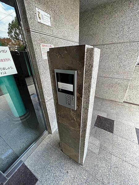 Apartment for sale with tenancy agreement near ohori park station in fukuoka, yielding a net return of 5.28% (2)