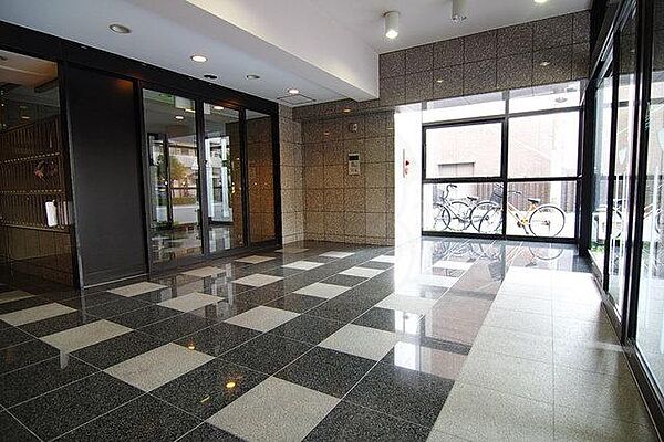 Apartment for sale with tenancy agreement in front of fukushima station, osaka (1)