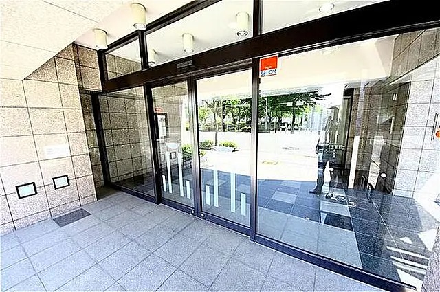 Apartment for sale with tenancy agreement in front of fukushima station, osaka (1)