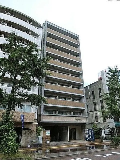 Property near ohori park in fukuoka's central district for sale with lease agreement (1)
