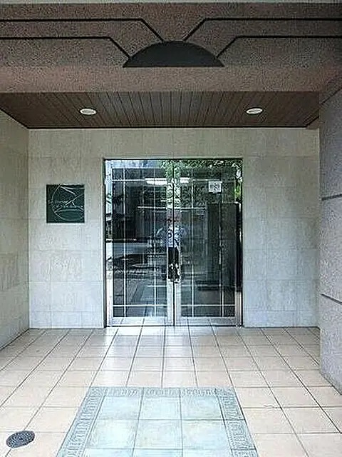 Property near ohori park in fukuoka's central district for sale with lease agreement (3)