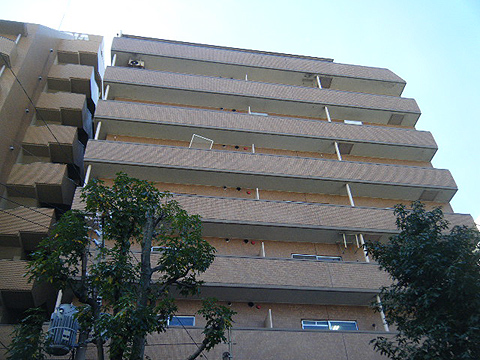Selling a 300 square feet large unit with a lease agreement in hakata, fukuoka (1)
