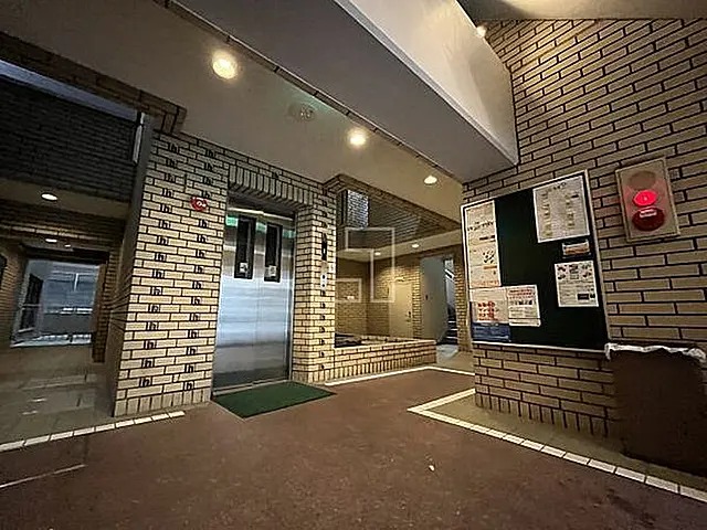 Apartment with rental contract for sale, 7 minutes from osaka central district station (2)