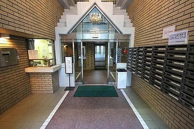 Apartment with rental contract for sale, 7 minutes from osaka central district station (3)