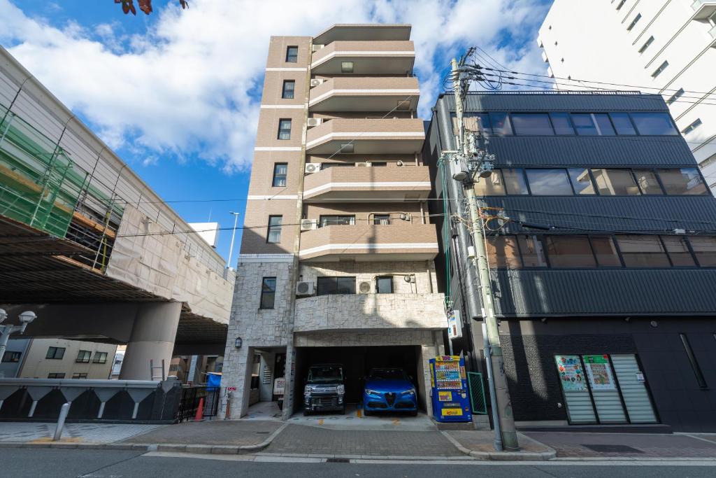 7 Story Operational Guesthouse in Popular Tourist Area in Osaka Central District (1)