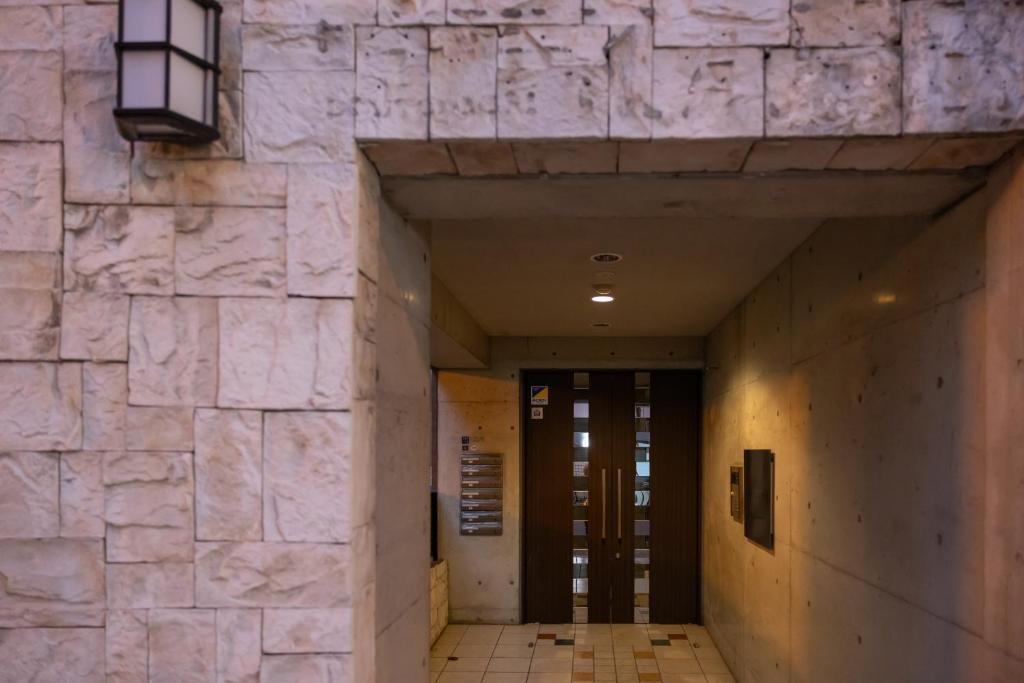 7 Story Operational Guesthouse in Popular Tourist Area in Osaka Central District (7)