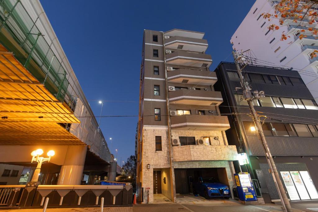 7 Story Operational Guesthouse in Popular Tourist Area in Osaka Central District (9)