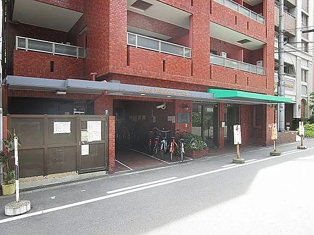 Rare Two Bedroom Unit for Sale in Tennoji, Osaka (1)