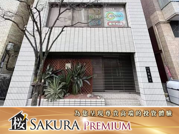 Small house with ground floor shops in Edogawa Ward, Tokyo