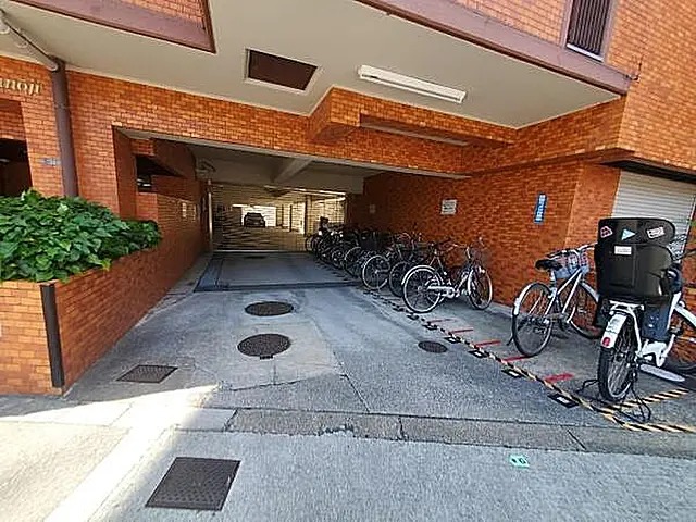Two Bedroom Apartment with Rental Contract for Sale, 10 Minutes from Tennoji Station, Osaka (2)