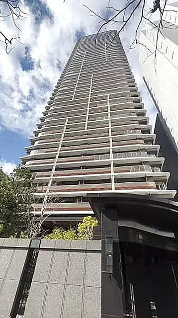 A two bedroom tower apartment in the heart of Osaka (1)