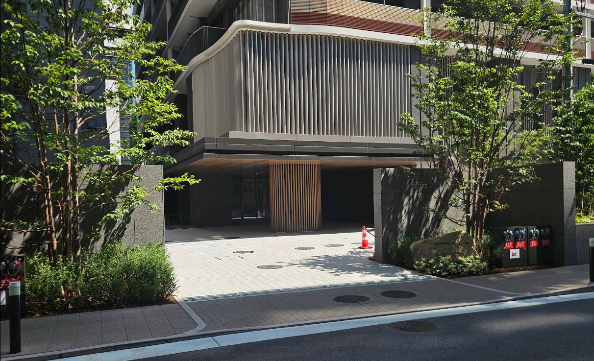 A two bedroom tower apartment in the heart of Osaka (6)
