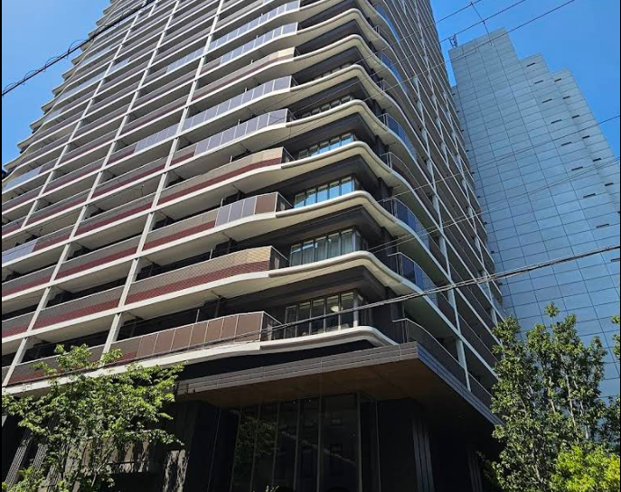 A two bedroom tower apartment in the heart of Osaka (7)