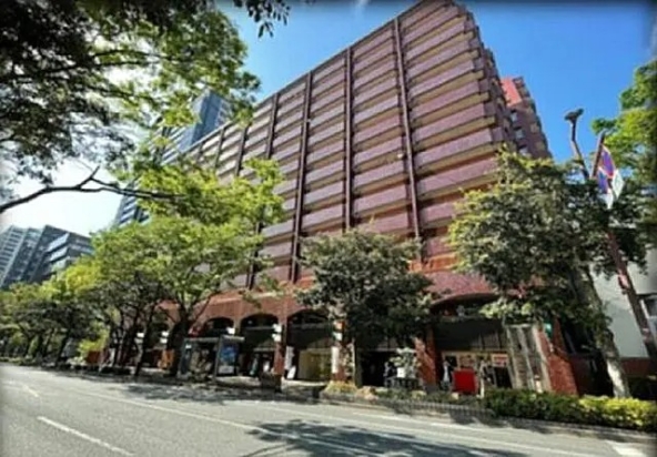 Fukuoka Central District Apartment with 5% Net Return for Sale (1)