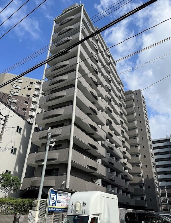 Apartment with Large Balcony in Fukuoka Central District with Rental Contract for Sale (1)