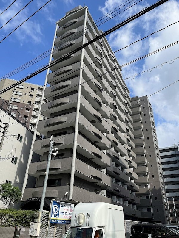 Apartment with Large Balcony in Fukuoka Central District with Rental Contract for Sale (1)