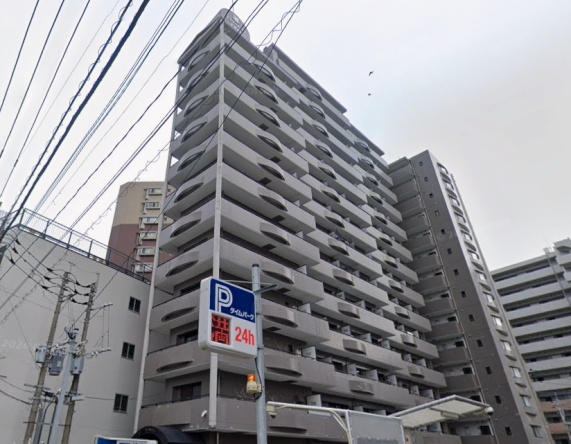 Apartment with Large Balcony in Fukuoka Central District with Rental Contract for Sale (2)