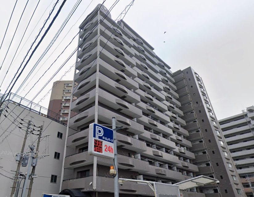 Apartment with Large Balcony in Fukuoka Central District with Rental Contract for Sale (2)