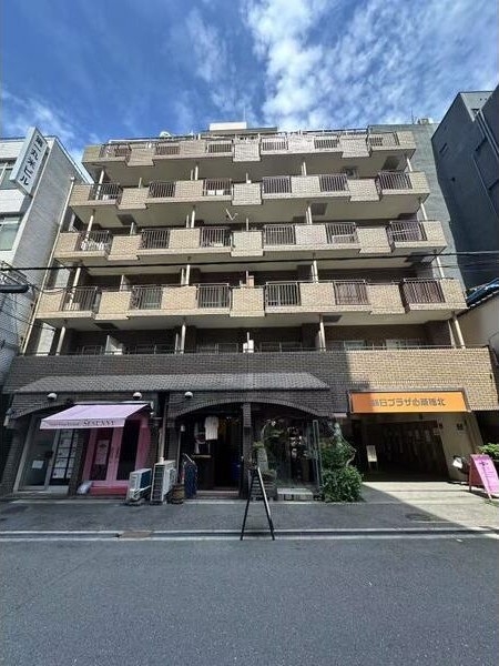 Apartment with Rental Contract for Sale near Shinsaibashi Station in Central Osaka (2)