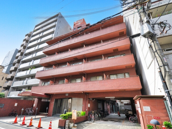 3 Minute Walk to Tenjimbashisuji Rokuchome Station Apartment for Sale with Tenancy (1)