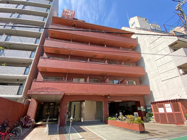 3 Minute Walk to Tenjimbashisuji Rokuchome Station Apartment for Sale with Tenancy (1)