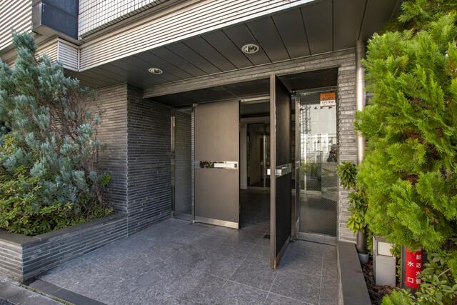 Apartment near Shibuya Station in Tokyo's Shibuya Ward for Sale with Lease (3)