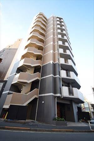 Apartment with lease for sale in front of a station in Shinjuku, Tokyo (1)