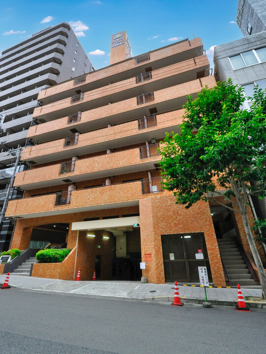 The selected apartment in Osaka's central district is available for rent before personal use (1)