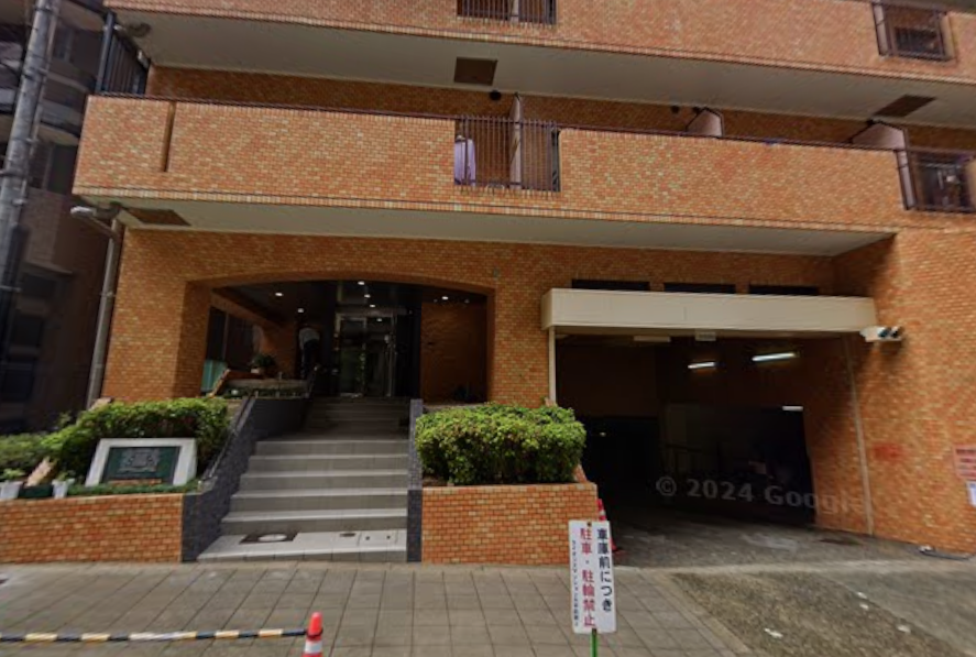 The selected apartment in Osaka's central district is available for rent before personal use (2)