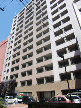 2 Mins from Station, Post 2000 Apartment with Tenancy (1)