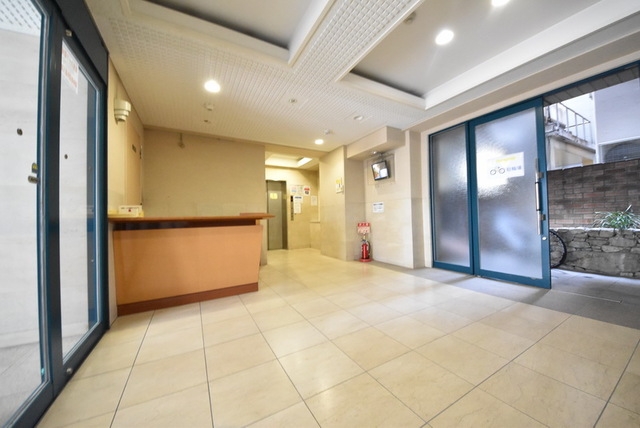 2 Mins from Station, Post 2000 Apartment with Tenancy (7)
