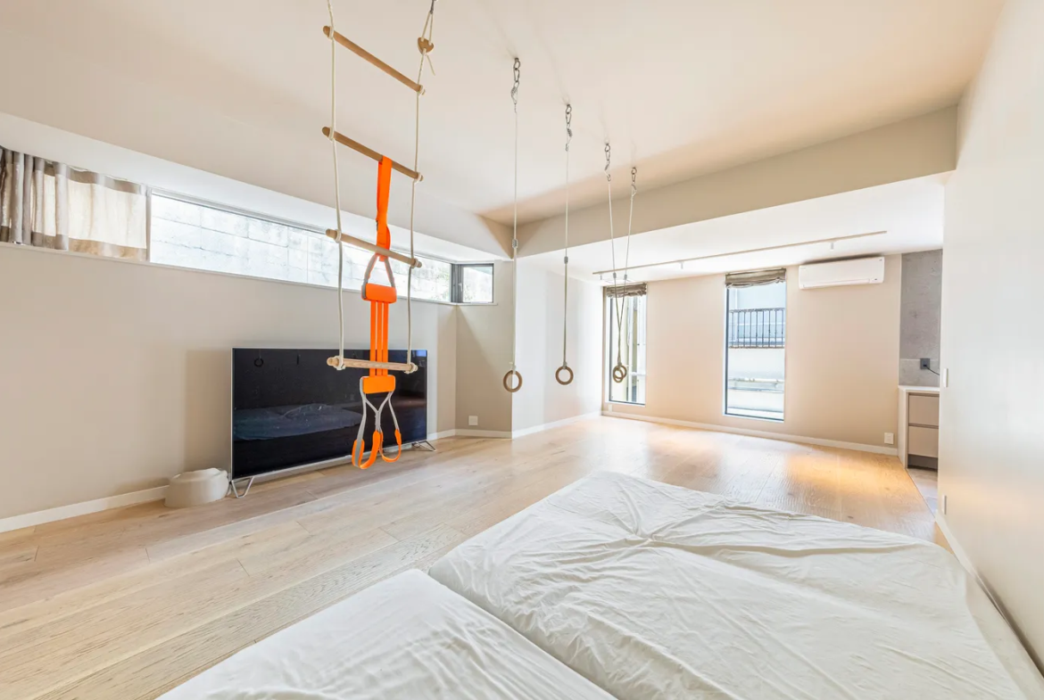 4 Bedroom Detached House in Minato Ward with Rooftop Terrace Offering Tokyo Tower View (12)