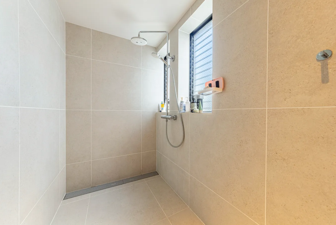 4 Bedroom Detached House in Minato Ward with Rooftop Terrace Offering Tokyo Tower View (14)