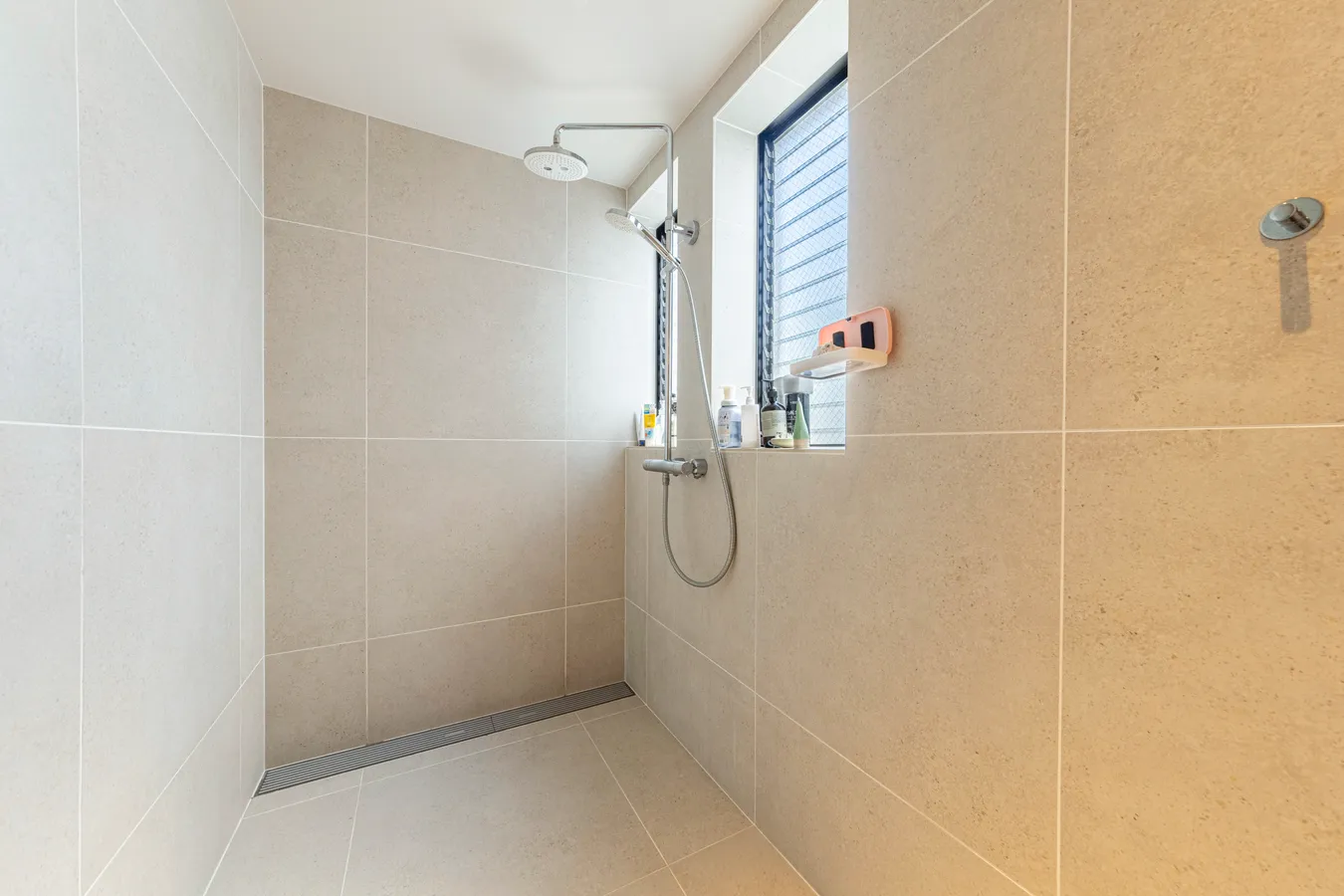 4 Bedroom Detached House in Minato Ward with Rooftop Terrace Offering Tokyo Tower View (14)