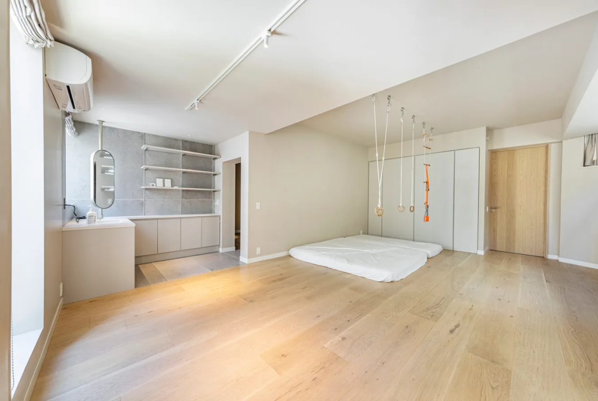 4 Bedroom Detached House in Minato Ward with Rooftop Terrace Offering Tokyo Tower View (2)