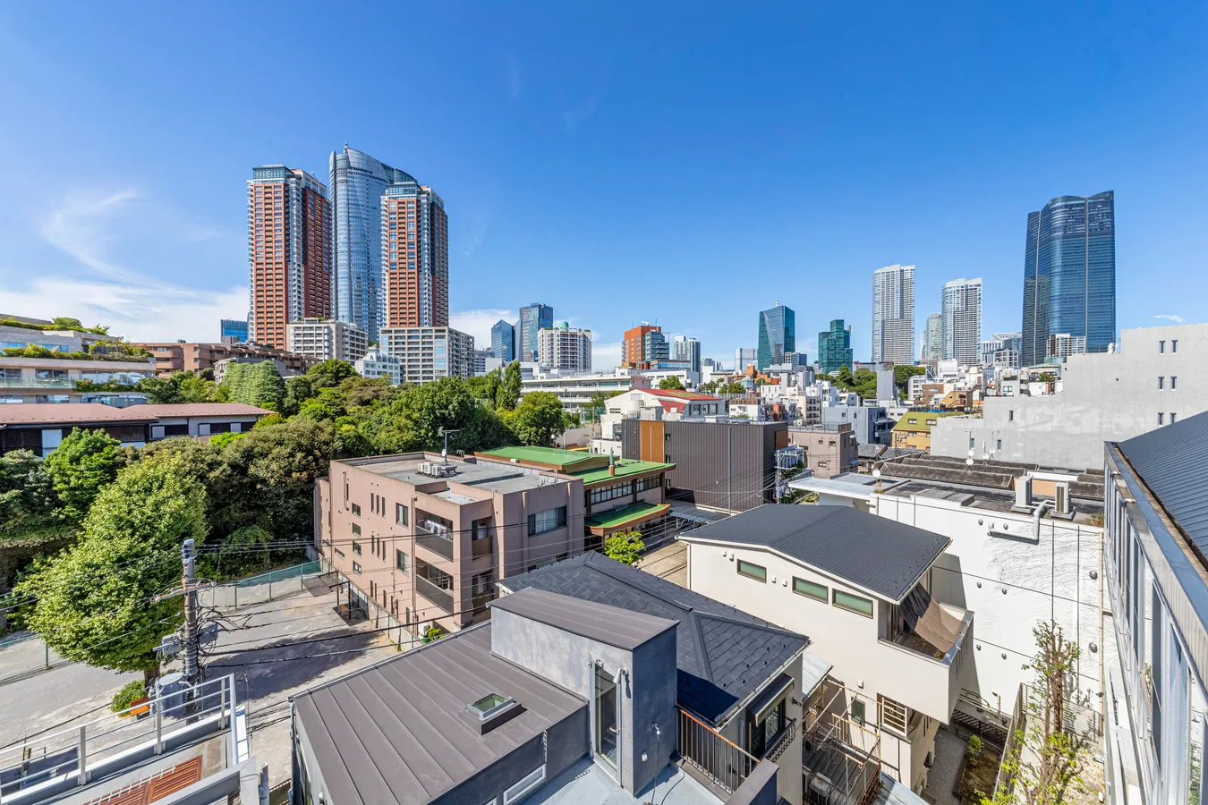 4 Bedroom Detached House in Minato Ward with Rooftop Terrace Offering Tokyo Tower View (8)