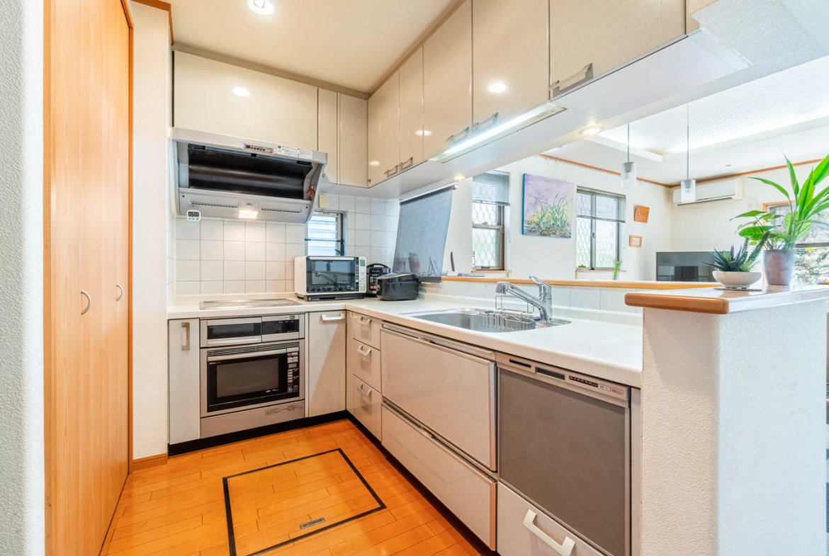 4LDK House in Suginami ku, Tokyo – Double Parking + Garden Luxury Home (4)