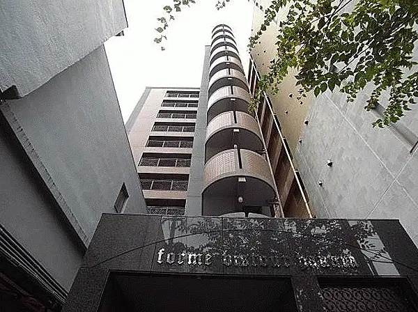 High Yield Tenanted Investment Property with Triple Line Access and Ultimate Convenience (1)
