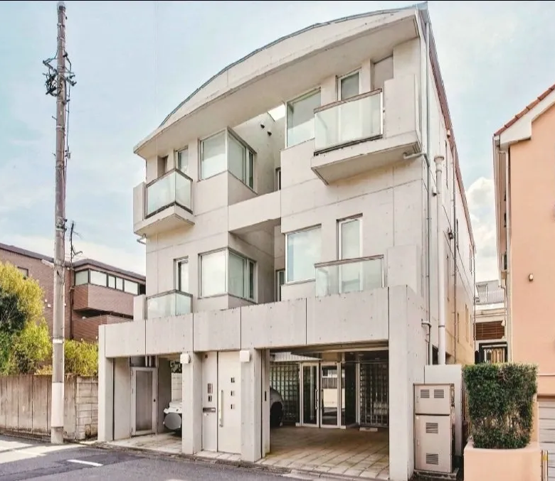Luxury 3 Storey Villa in Oyama cho, Shibuya ku – Indulge in Luxurious Space (1)