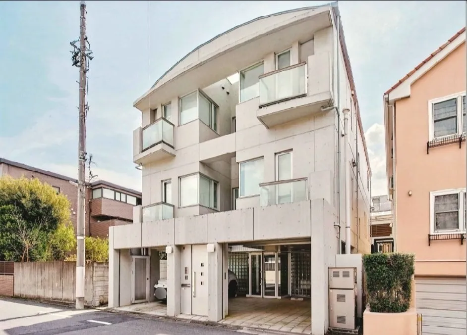 Luxury 3 Storey Villa in Oyama cho, Shibuya ku – Indulge in Luxurious Space (1)