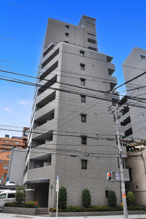 Osaka Sakuranomiya Station 8 Min Walk! South East Corner Unit with Tenancy – Triple Line Access Rental Property (1)